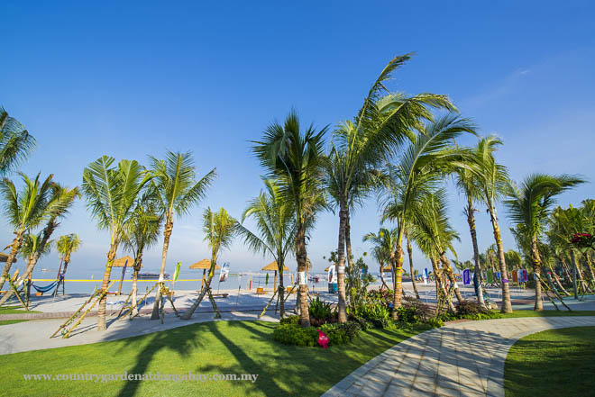 Luxury Services Apartment for Sale, Country Garden Danga Bay. For full details, please visit us at www.countrygardendangabay.com