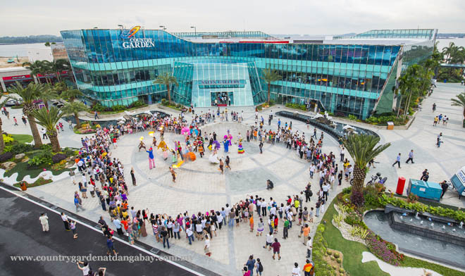 Luxury Services Apartment for Sale, Country Garden Danga Bay. For full details, please visit us at www.countrygardendangabay.com